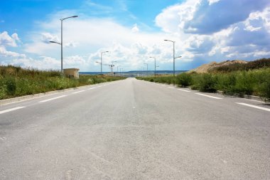 Bir yol ve yatay, Reims Fransa etrafında bir bulutlu gökyüzü görünümü