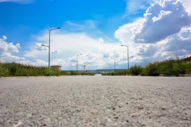 Bir yol ve yatay, Reims Fransa etrafında bir bulutlu gökyüzü görünümü