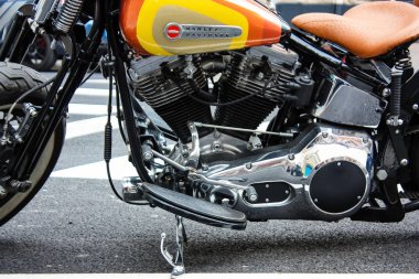 Reims Fransa 03 Temmuz 2018 bir Harley Davidson motosiklet görünümünü öğleden sonra Reims sokakta park