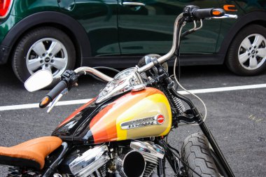Reims Fransa 03 Temmuz 2018 bir Harley Davidson motosiklet görünümünü öğleden sonra Reims sokakta park