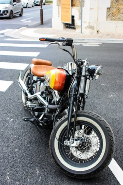 Reims Fransa 03 Temmuz 2018 bir Harley Davidson motosiklet görünümünü öğleden sonra Reims sokakta park