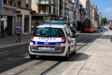 Reims Fransa 02 Temmuz 2018 Reims street öğleden sonra Fransız polis arabasına görünümünü