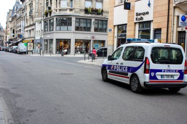 Reims Fransa 02 Temmuz 2018 Reims street öğleden sonra Fransız polis arabasına görünümünü
