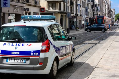 Reims Fransa 02 Temmuz 2018 Reims street öğleden sonra Fransız polis arabasına görünümünü