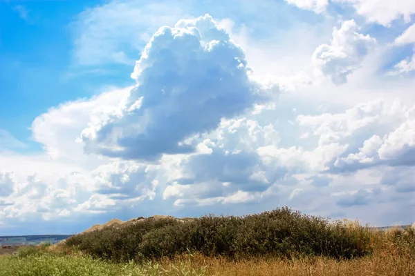 Doğa ve manzara Reims Fransa çevresinde bulutlu gökyüzü görünümü