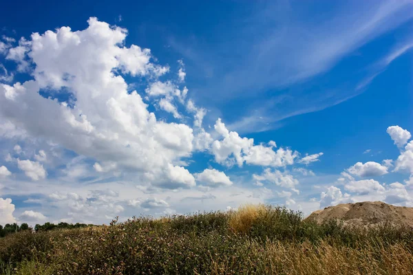 Doğa ve manzara Reims Fransa çevresinde bulutlu gökyüzü görünümü