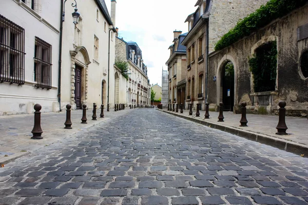 Reims Fransa 03 Temmuz 2018 öğleden sonra Reims şehir merkezi sokaklarda geleneksel binaların görünümü