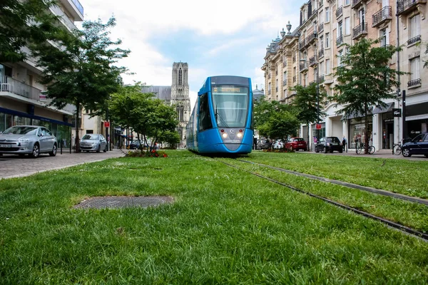 Reims Fransa 03 Temmuz 2018 Reims şehir akşam tramvay görünümünü