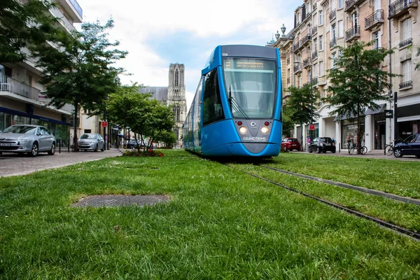 Reims Fransa 03 Temmuz 2018 Reims şehir akşam tramvay görünümünü