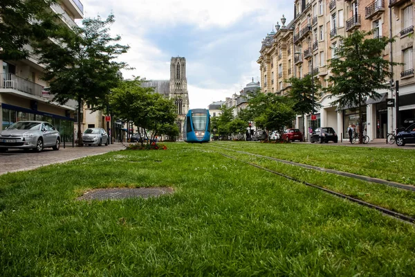 Reims Fransa 03 Temmuz 2018 Reims şehir akşam tramvay görünümünü