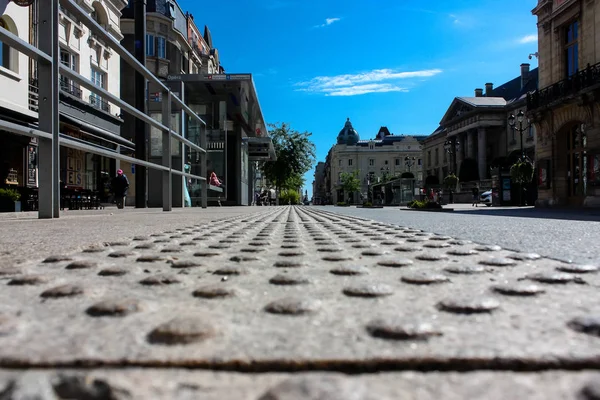 Reims Fransa 02 Temmuz 2018 konut, Fransa'da Reims şehir sabah sokaklarında görünümünü