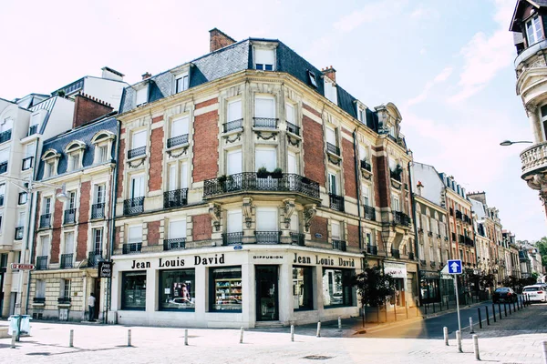 Reims Fransa 02 Temmuz 2018 Rue Buirette Sokağı'nda Reims şehir sabah binalarda görünümünü