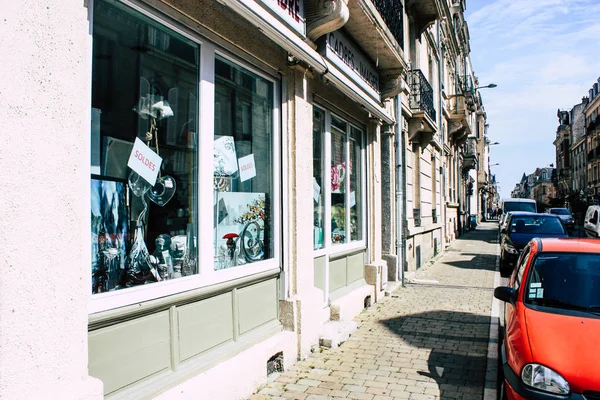 Reims Fransa 02 Temmuz 2018 Rue Buirette Sokağı'nda Reims şehir sabah binalarda görünümünü