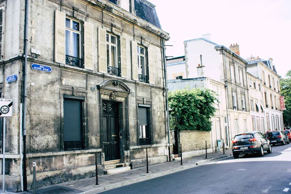 Reims Fransa 02 Temmuz 2018 Rue Buirette Sokağı'nda Reims şehir sabah binalarda görünümünü