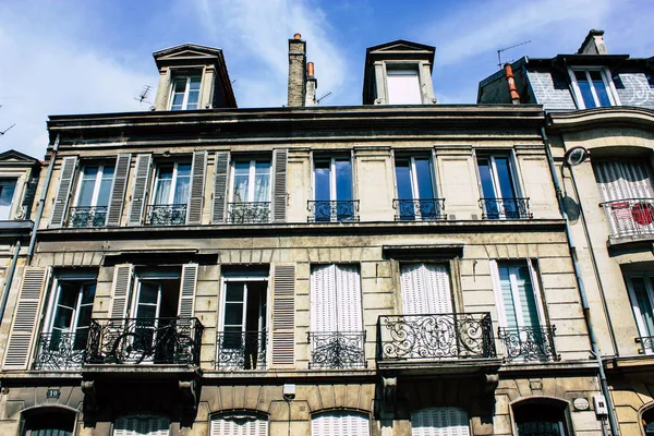 Reims Fransa 02 Temmuz 2018 Rue Des Poissonniers sokakta Reims şehir sabah binaların görünümü