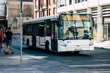 Reims Fransa 02 Temmuz 2018 toplu taşıma otobüs Fransa Reims şehir sabah görünümünü