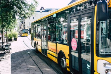 Reims Fransa 02 Temmuz 2018 toplu taşıma otobüs Fransa Reims şehir sabah görünümünü