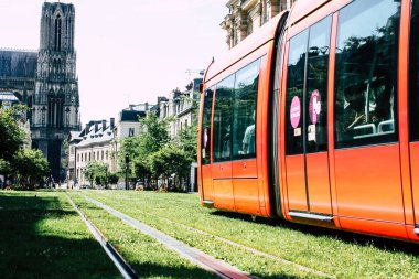 Reims Fransa 02 Temmuz 2018 tramvay ve tramvay Fransa Reims şehir sabah görünümü