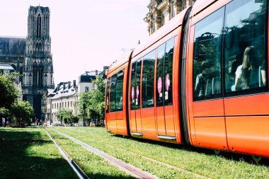 Reims Fransa 02 Temmuz 2018 tramvay ve tramvay Fransa Reims şehir sabah görünümü