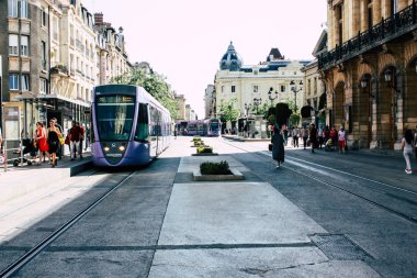 Reims Fransa 02 Temmuz 2018 tramvay ve tramvay Fransa Reims şehir sabah görünümü