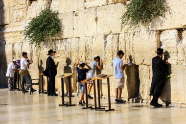 Kudüs İsrail 20 Haziran 2018 görüntülemek bilinmeyenli insanlar dua eden önü Western Wall Eski Kudüs şehri akşam