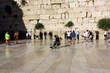 Kudüs İsrail 20 Haziran 2018 görüntülemek bilinmeyenli insanlar dua eden önü Western Wall Eski Kudüs şehri akşam