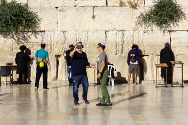 Kudüs İsrail 20 Haziran 2018 görüntülemek bilinmeyenli insanlar dua eden önü Western Wall Eski Kudüs şehri akşam