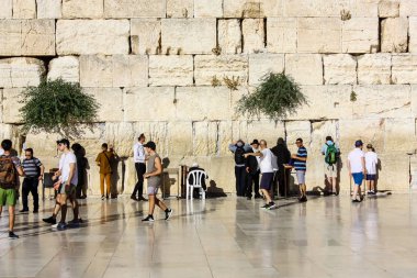Kudüs İsrail 20 Haziran 2018 görüntülemek bilinmeyenli insanlar dua eden önü Western Wall Eski Kudüs şehri akşam