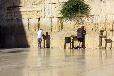 Kudüs İsrail 20 Haziran 2018 görüntülemek bilinmeyenli insanlar dua eden önü Western Wall Eski Kudüs şehri akşam