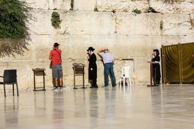 Kudüs İsrail 20 Haziran 2018 görüntülemek bilinmeyenli insanlar dua eden önü Western Wall Eski Kudüs şehri akşam