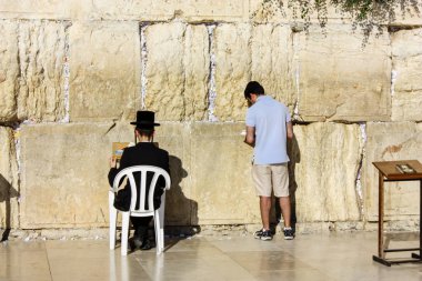 Kudüs İsrail 20 Haziran 2018 görüntülemek bilinmeyenli insanlar dua eden önü Western Wall Eski Kudüs şehri akşam