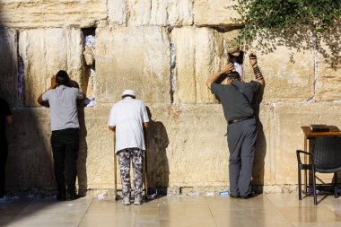 Kudüs İsrail 20 Haziran 2018 görüntülemek bilinmeyenli insanlar dua eden önü Western Wall Eski Kudüs şehri akşam