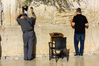 Kudüs İsrail 20 Haziran 2018 görüntülemek bilinmeyenli insanlar dua eden önü Western Wall Eski Kudüs şehri akşam