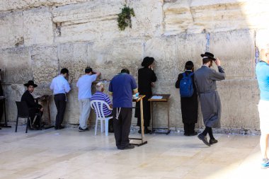 Kudüs İsrail 20 Haziran 2018 görüntülemek bilinmeyenli insanlar dua eden önü Western Wall Eski Kudüs şehri akşam