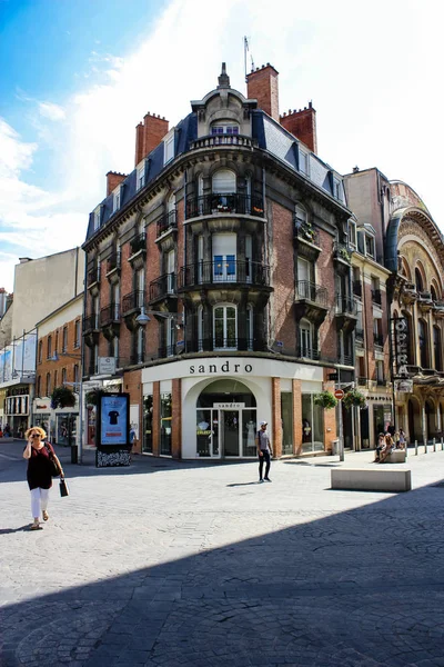 Reims Fransa 02 Temmuz 2018 yer d'Erlon de Reims ilçesinde sabah binalarda görünümünü