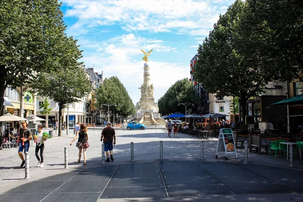 Reims Fransa 02 Temmuz 2018 yer d'Erlon de Reims ilçesinde sabah binalarda görünümünü