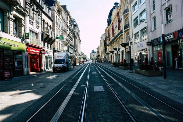 Reims Fransa 02 Temmuz 2018 görünümünü sabah Reims Fransa kentinde tramvay