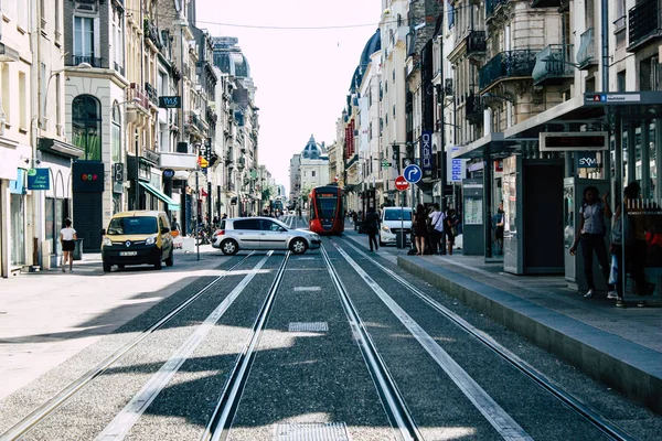 Reims Fransa 02 Temmuz 2018 görünümünü sabah Reims Fransa kentinde tramvay