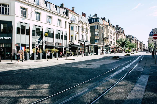 兰斯法国2018年7月02日在法国的兰斯城市电车的看法上午 — 图库照片