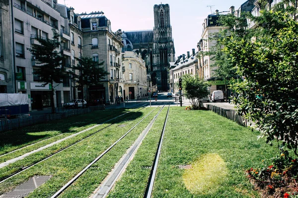 Reims Fransa 02 Temmuz 2018 görünümünü sabah Reims Fransa kentinde tramvay