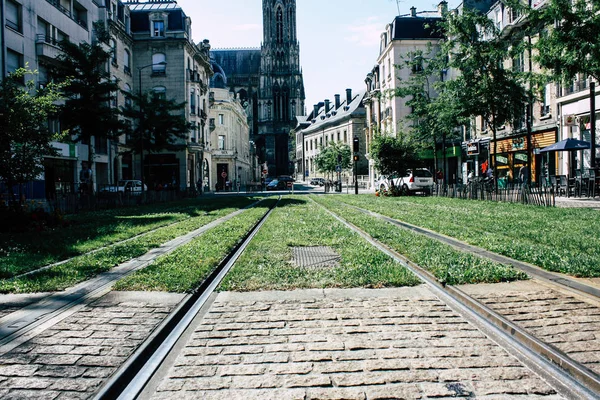 Reims Fransa 02 Temmuz 2018 görünümünü sabah Reims Fransa kentinde tramvay