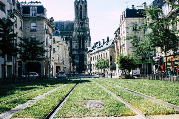 Reims Fransa 02 Temmuz 2018 görünümünü sabah Reims Fransa kentinde tramvay