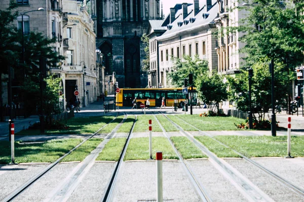 Reims Fransa 02 Temmuz 2018 görünümünü sabah Reims Fransa kentinde tramvay