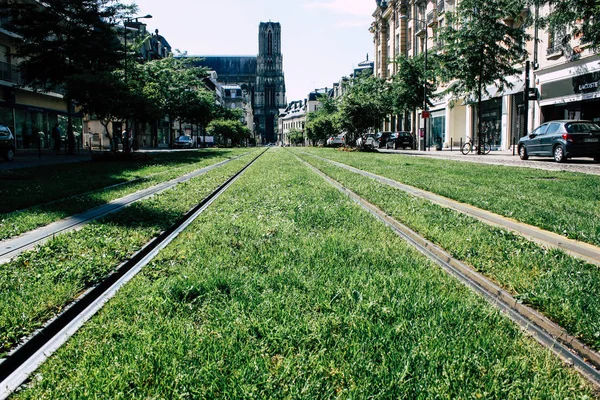 Reims Fransa 02 Temmuz 2018 görünümünü sabah Reims Fransa kentinde tramvay
