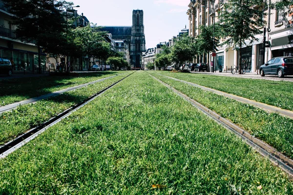 Reims Fransa 02 Temmuz 2018 görünümünü sabah Reims Fransa kentinde tramvay