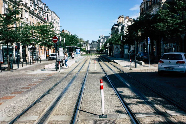 Reims Fransa 02 Temmuz 2018 görünümünü sabah Reims Fransa kentinde tramvay