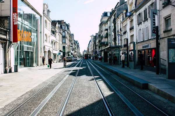Reims Fransa 02 Temmuz 2018 görünümünü sabah Reims Fransa kentinde tramvay
