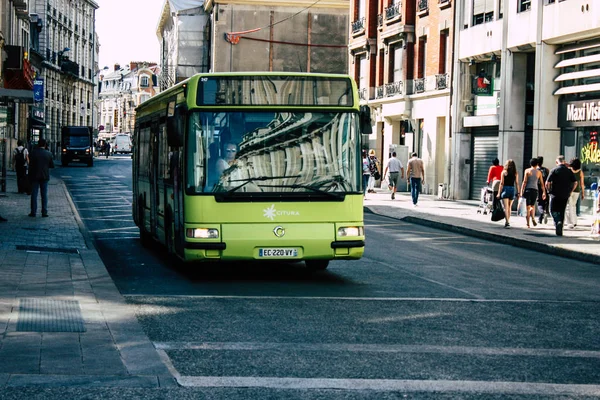 Reims Fransa 02 Temmuz 2018 toplu taşıma otobüs Fransa Reims şehir sabah görünümünü