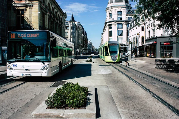 Reims Fransa 02 Temmuz 2018 toplu taşıma otobüs Fransa Reims şehir sabah görünümünü