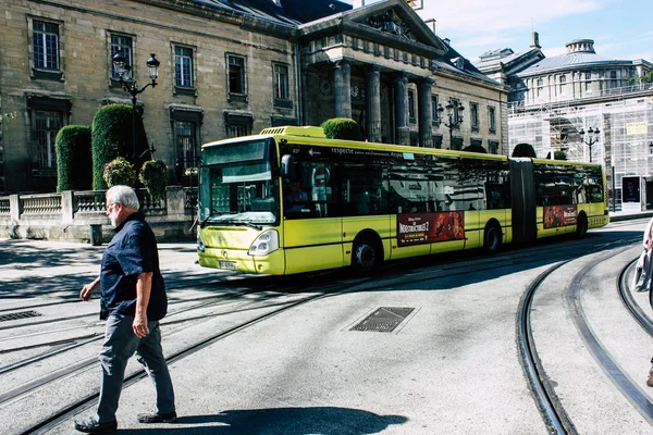 Reims Fransa 02 Temmuz 2018 toplu taşıma otobüs Fransa Reims şehir sabah görünümünü